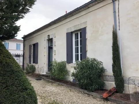 T1 bis apartment in Charentaise house in the heart of La Tremblade.