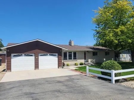 Cozy country house near major stores, markets. Ideal for your perfect vacation.