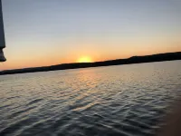 Bellawood Resort #11 Cozy 3-bedroom cabin with boat slip