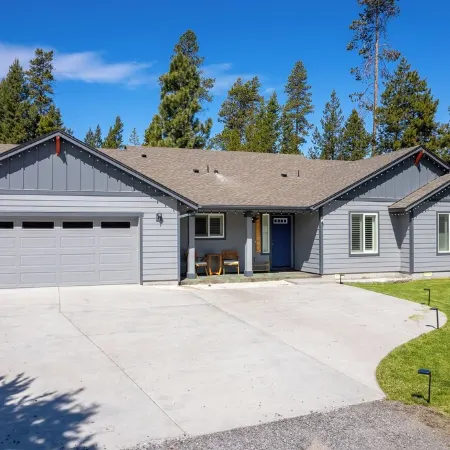 Bend Treehouse • Game Room • Hot Tub • Sleeps 15