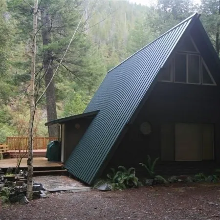 A Beautiful Vacation Awaits You on the Emerald Smith River!