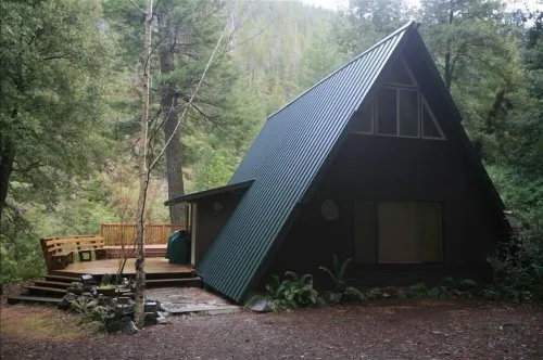 A Beautiful Vacation Awaits You on the Emerald Smith River! - Hytter