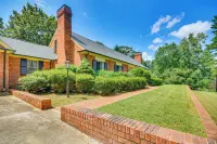 2 Mi to Main St Thomasville: Family Home w/ Games - Wifi