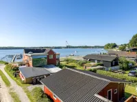 "Star" - 100m from the Sea