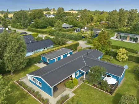 "Etly" - 900m from the sea Отели в г. Dronningmolle