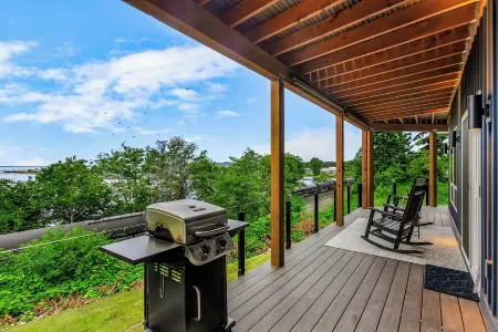 Stonegrove Residence Отели рядом с достопримечательностью «Peace Arch State Park»