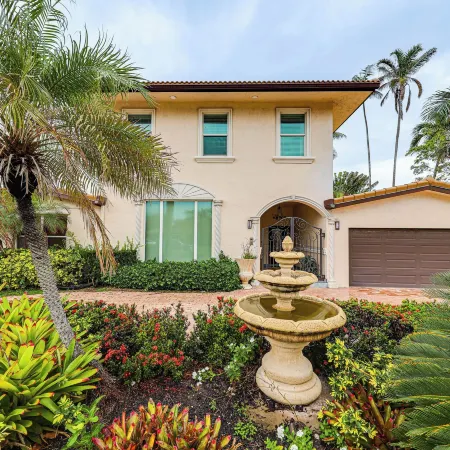 Pool & Home Theater: Lighthouse Point Home!