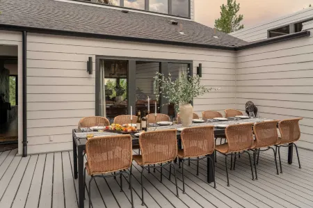 Big Sky by AvantStay Mountain Home w Great Views Hot Tub Al Fresco Dining