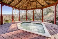 Pet-Friendly Grants Pass Home w/ Hot Tub! - Hot Tub