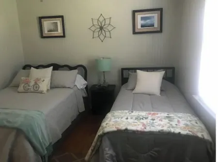 TrailSide Cottage, Damascus VA- directly on the Virginia Creeper Trail Отели в г. Вашингтон