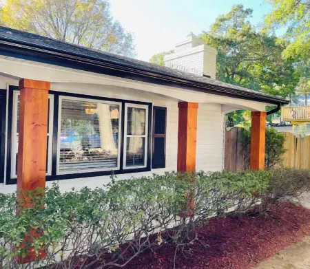 Huge Private Pool / Large Fenced Yard / Firepit / Luxury / Walk to Gibson Mill