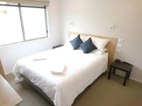 Silver Sands Tourist Park Hotels near Lakes Entrance Beach