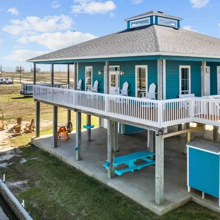 Boat Dock Access: Waterfront Freeport Home!