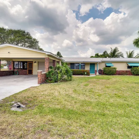 Fort Pierce Vacation Rental Walk to Beach and Jetty