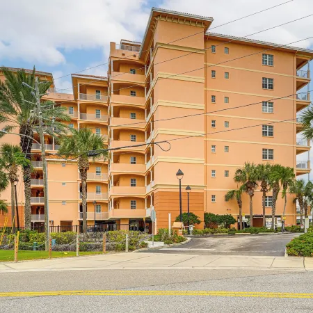 8th-Floor Penthouse, Walk to Clearwater Beach