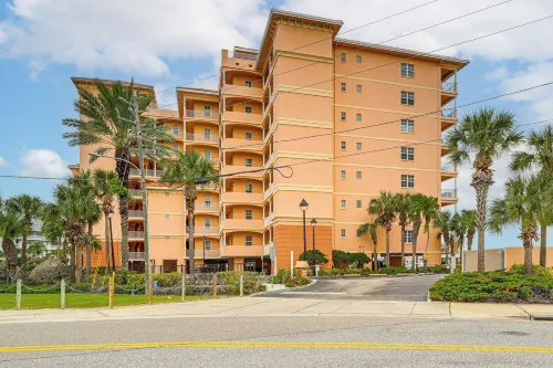 8th-Floor Penthouse, Walk to Clearwater Beach - Condos