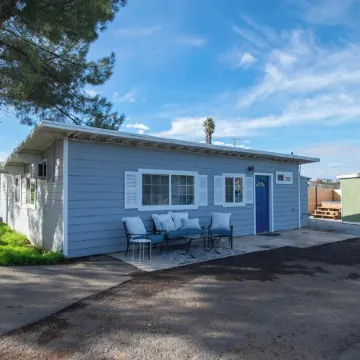 Charming Winchester Guesthouse near Wine Country Отели в г. Менифи