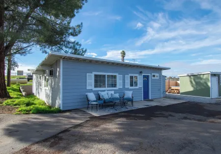 Charming Winchester Guesthouse near Wine Country Отели рядом с достопримечательностью «Парк Спирит»