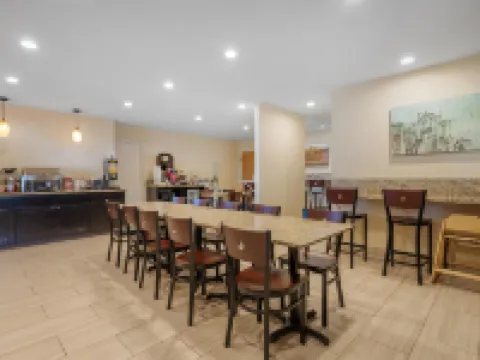 Best Western Plus Inn of Hayward Hotels in Hayward