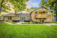 2 Hot Tubs, Firepit, Gameroom, 4mi to Buffalo Trace