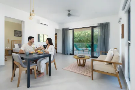 Bo Jungle - Steps to Tamarindo Beach - Surf & Pool #3 Отели в г. Playa Langosta