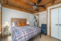 The Grande Lodge- Riverfront, Fiber, HotTub, Fish, DogOK, Game Room, Movie Room