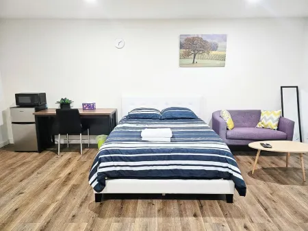 Separate Private Access Big Master Suite Отели рядом с достопримечательностью «Fatman Ding Plaza»