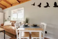 Modern Cabin with Private Jacuzzi - Casa de Manzanita