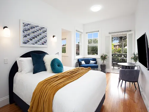 Beautiful Studio in Heritage Building with Balcony