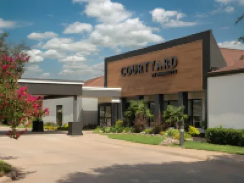 Courtyard Dallas-Fort Worth/Bedford Hotels in Bedford