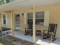 Country Retreat in North Central FL Oasis w/ Firepit, WiFi & Nearby Springs ディキシーのホテル