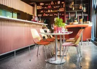 25Hours Hotel Zurich West - bar