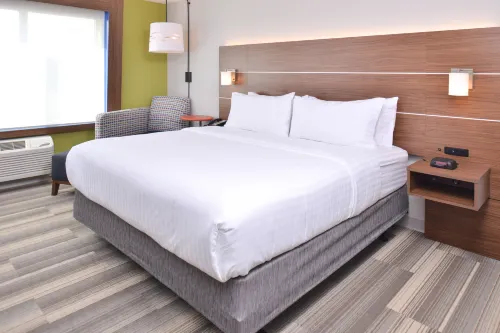 Holiday Inn Express & Suites OMAHA AIRPORT by IHG Hotels in Carter Lake