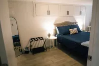 Cozy 2Br w/ Backyard Fun + Dog Friendly - Sleeps 6 Hotel a Vancouver