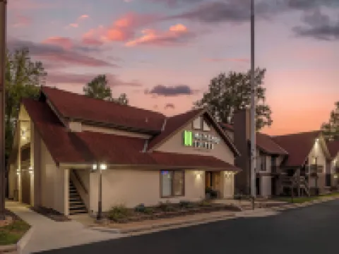 MainStay Suites Springfield South - Battlefield Rd Hotels in Springfield