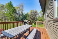 Newcomb Retreat w/ Mountain Views & Fire Pit! - Country Houses