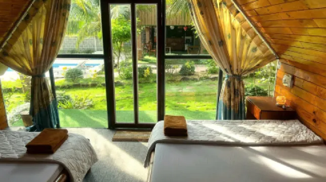 Phu Nam House - Resort Hotels near Ho Quoc Temple