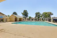 4 Mi to Dtwn: Cozy Couple's Haven w/ Patio in Mesa - شقق