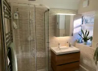 Tranquil Studio - Sleeps 2 & Private Parking Hotels in Speke