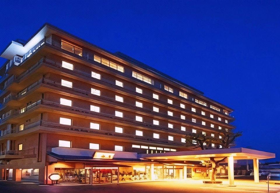 [그린 호텔 예스 나가하마 미나토칸의 로비 모습]