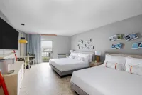 Blue Water Resort - parking