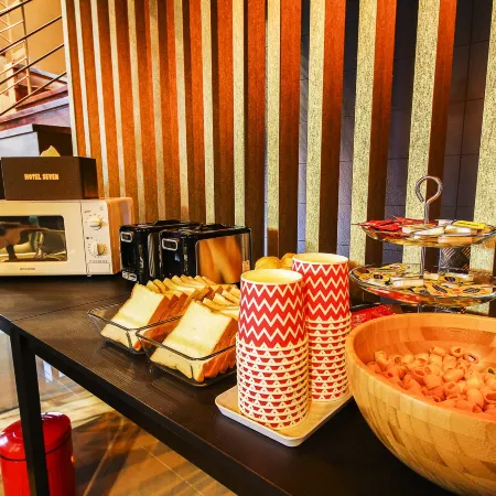 HOTEL SEVEN