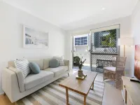 Ground Floor 2-Bed Mermaid Beach Pad with Parking - Homestays