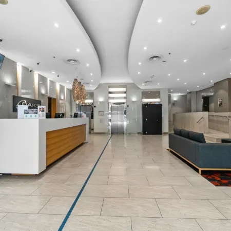 2-Bed City Retreat with Gym and Pool Access