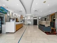 2-Bed City Retreat with Gym and Pool Access