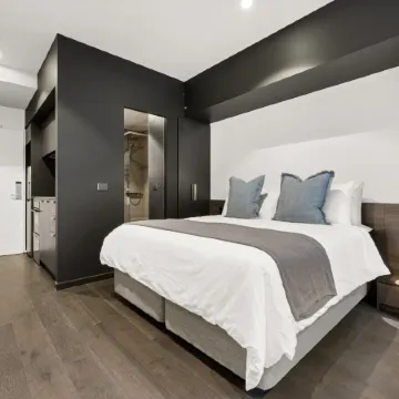 Modern Braddon Studio with Parking