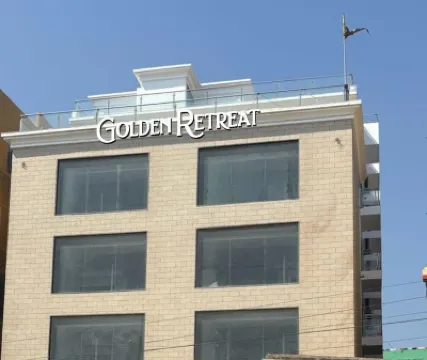 Golden Retreat Hotels near Golden Beach