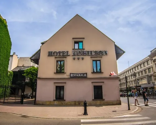 Nobilton Hotel Hoteles cerca de Galería Artemis