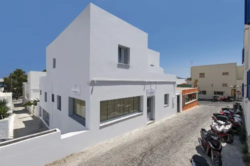 Central Fira Suites Hotel di Santorini