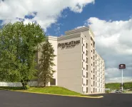 DoubleTree by Hilton Washington Meadow Lands Casino Area - piscina
